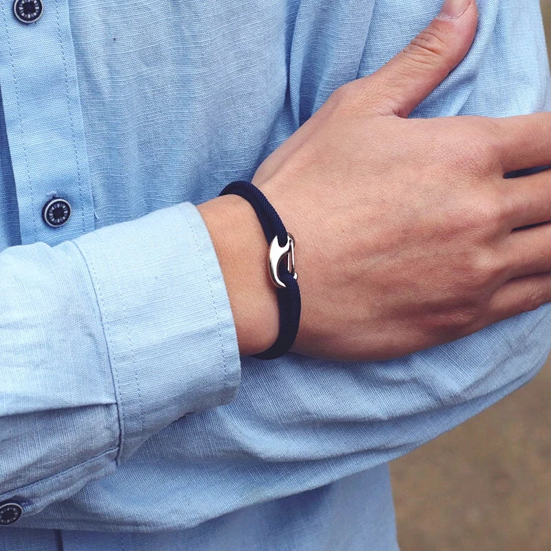 Pulseira Masculina Brigantium – Liga de Zinco com Cordão Trançado e Fecho Lagosta Estilo Geométrico