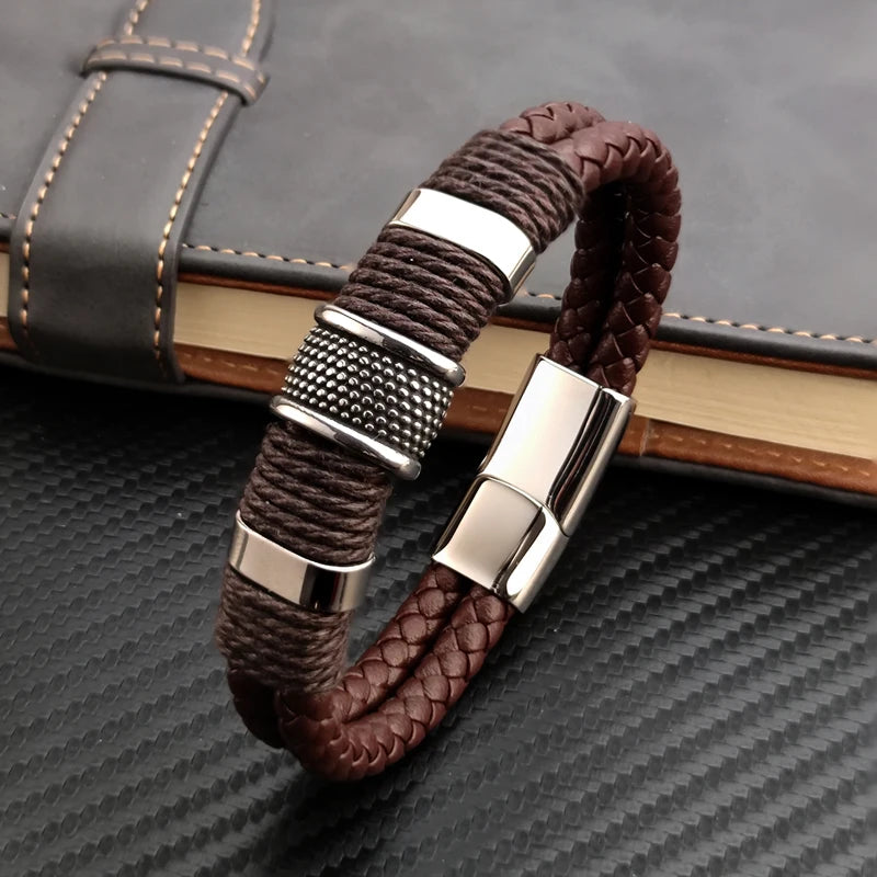Pulseira Masculina Olisipo Punk – Couro Marrom com Aço Inoxidável 316L e Fecho Duplo de Segurança